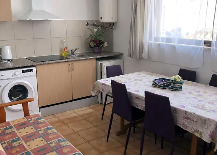 Near Ocean Rua Alves Correia *