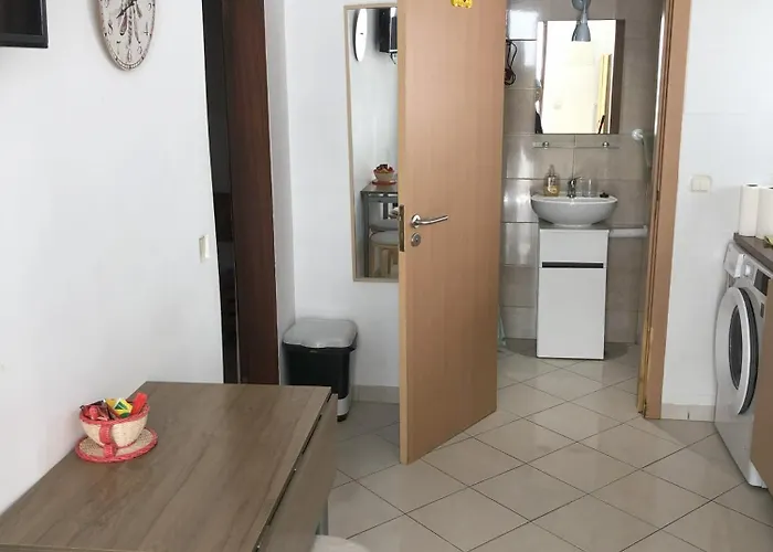 Near Ocean Rua Alves Correia * Албуфейра